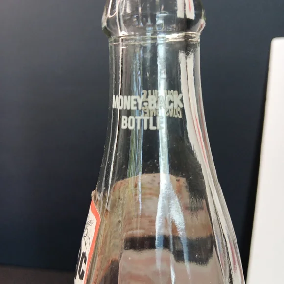 Vintage 1987 Coca Cola Canadian Bottle With Buffalo Caps Sticker 300ml Canada - Picture 7 of 12